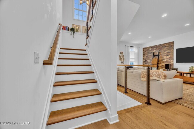 Building Photo - 28 Catherine St