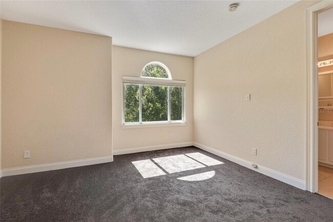 Building Photo - 1879 Sunset Dr