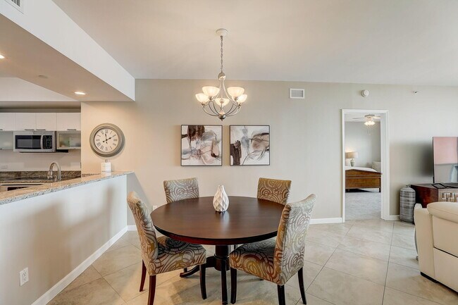 Building Photo - 2650 Lake Shore Dr