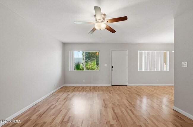 Building Photo - 1702 W Tuckey Ln