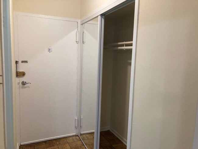 Building Photo - Fantastic Studio in Adams Morgan - Utilities Included - Available Now!