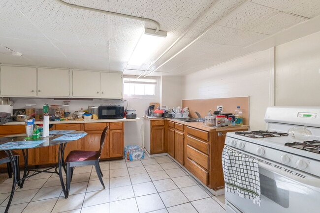 Building Photo - 654 N 100 E