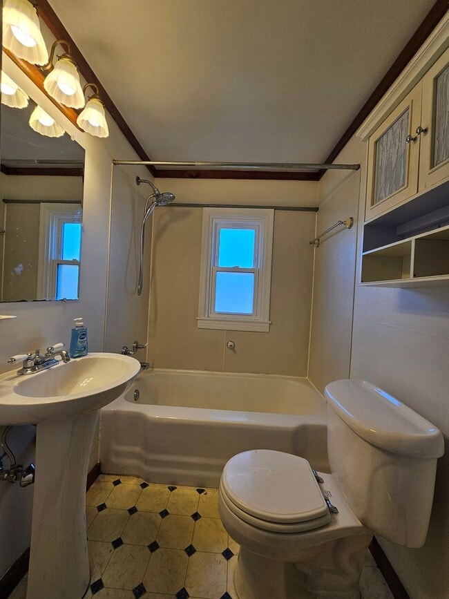 Building Photo - 1041 St Joseph St