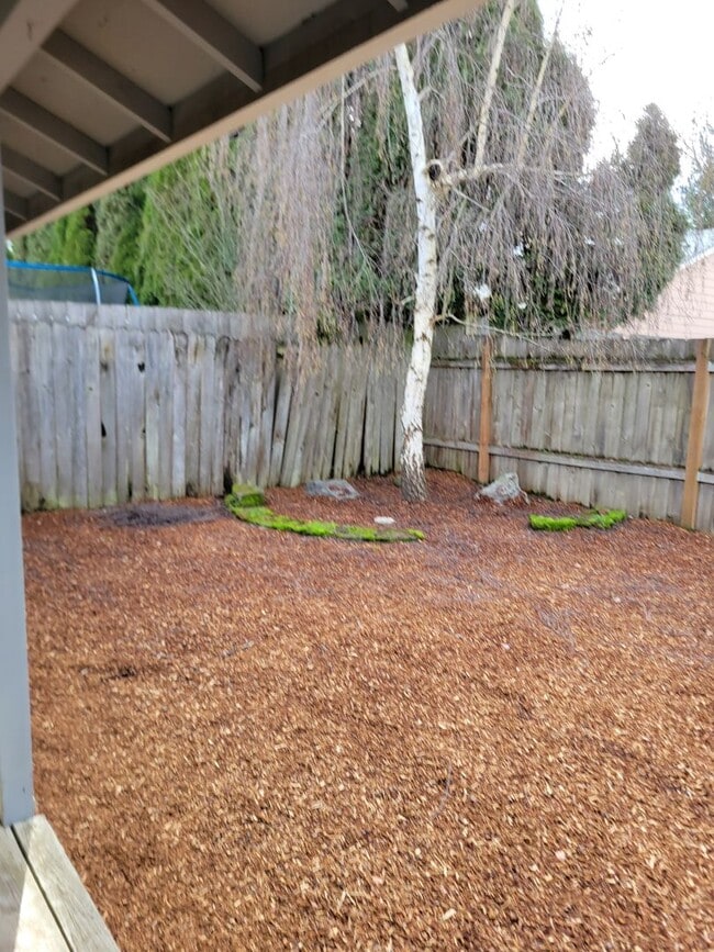 Building Photo - FREE RENT! Newly Updated Single Level Home in Established Keizer Neighborhood