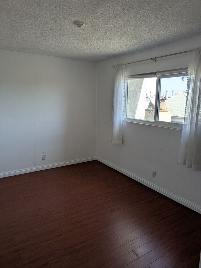 Building Photo - 2105 Mathews Ave