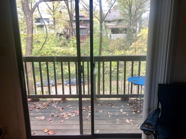 Building Photo - 2 Bed/1 Bath Townhouse