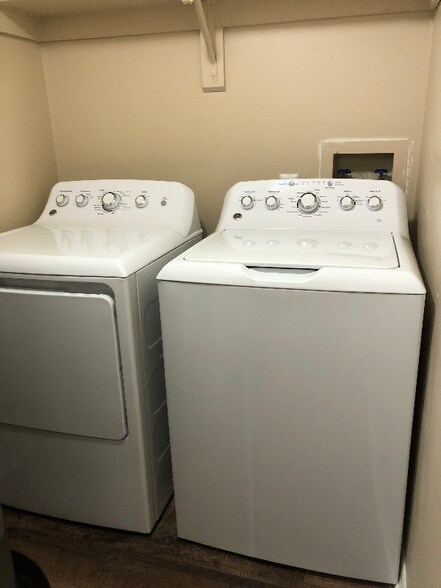 Building Photo - 1076 Ellen Ct