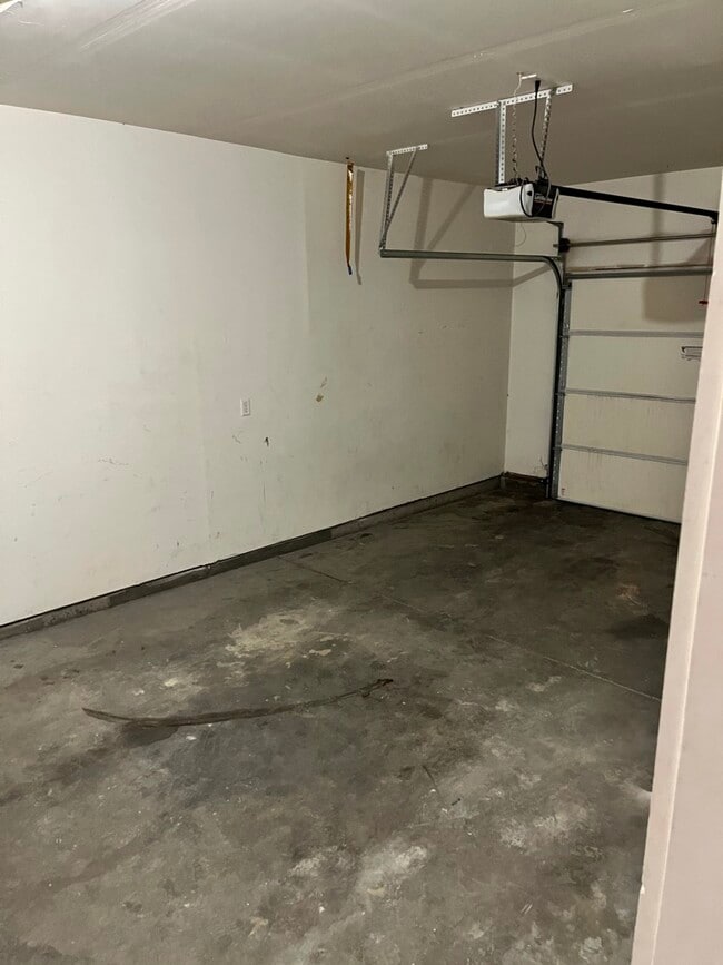 Building Photo - 1025 SE Freedom Cir