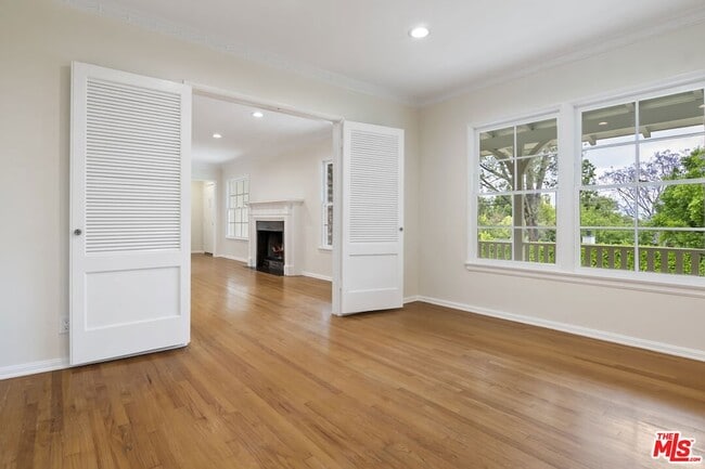 Building Photo - 18080 Karen Dr