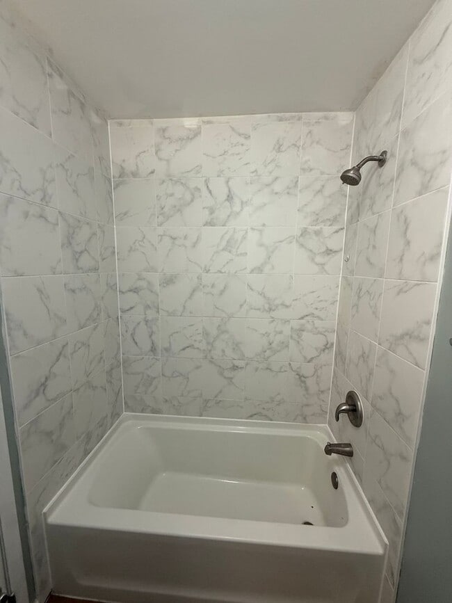 Building Photo - 3 Bedroom, 2 Bathroom House for Rent
