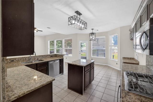 Building Photo - 7903 Clear Fork Trail
