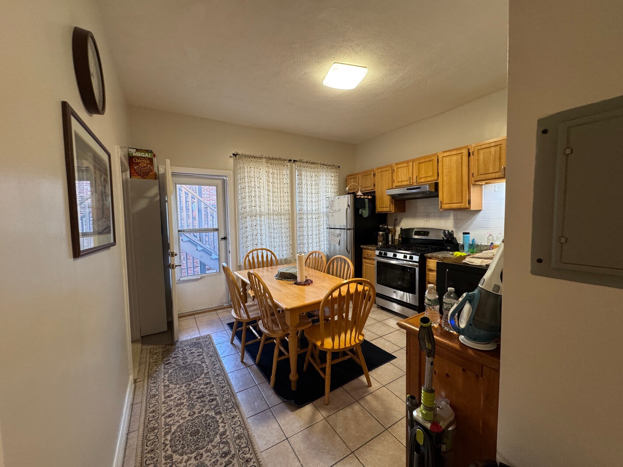 Building Photo - 14 Chelsea St