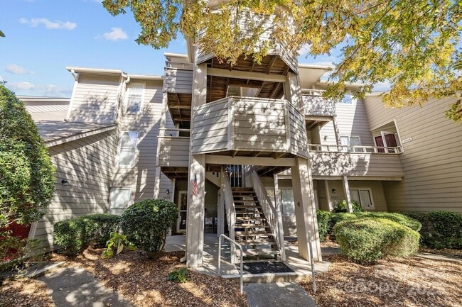 Building Photo - 2505 Stockbridge Dr