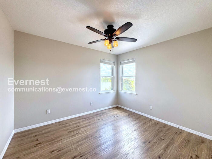 Building Photo - 2318 Sebago Dr