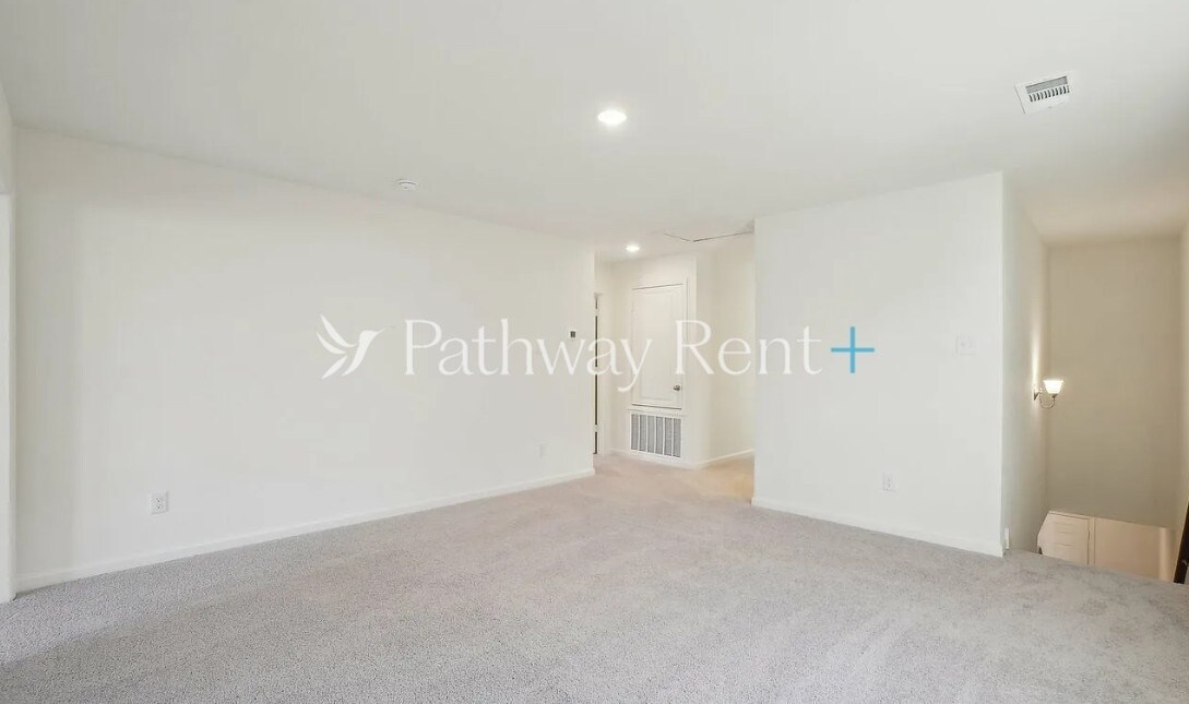 Building Photo - 209 Wild Daisy Wy