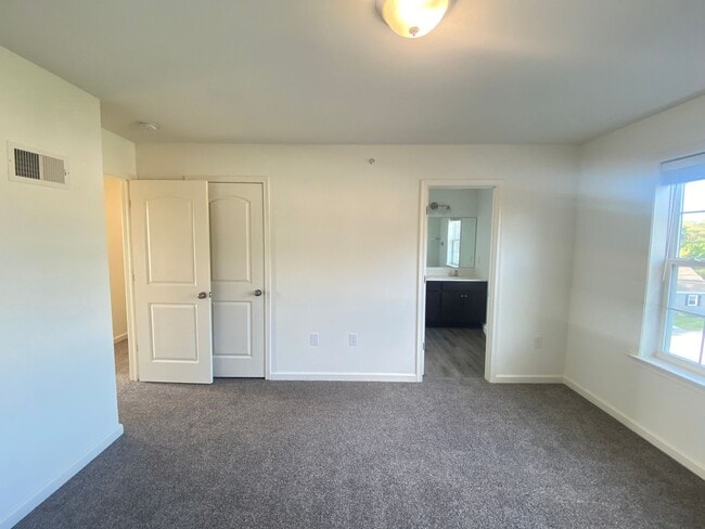 Building Photo - Beautiful 3 Bedroom, 2.5 Bath Townhome in Dallastown Schools!