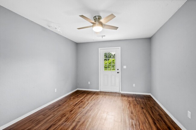 Building Photo - Pioneer Ln Duplex