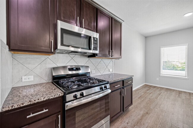 Building Photo - 21522 Autumn Summit St
