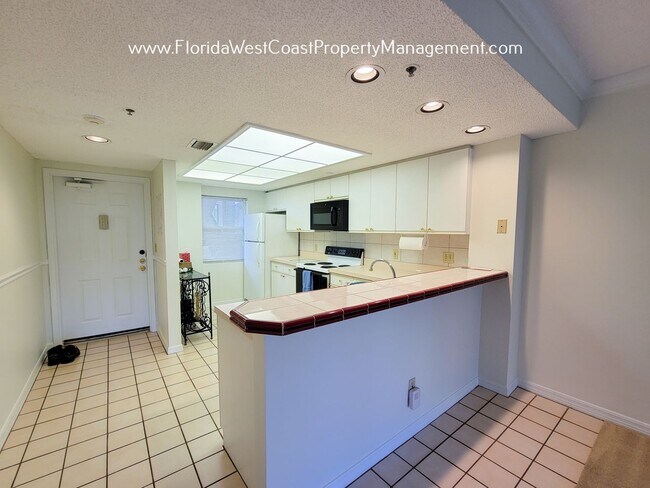 Building Photo - ANNUAL LEASE! SUPER CUTE 2 BEDROOM/2 BATH ...