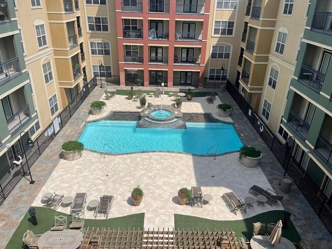 Building Photo - Beautiful 1st Floor Corner Condo – Modern ...
