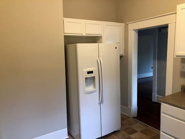 Building Photo - 544 Willson St