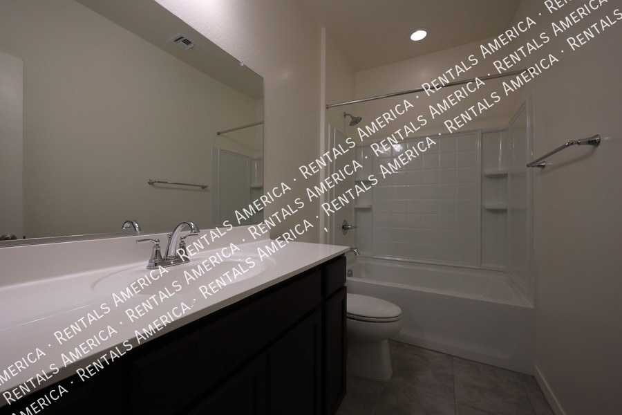 Building Photo - 1142 E Westwood Dr