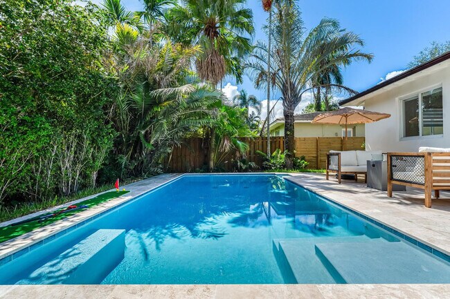 Building Photo - 616 NE 16th Terrace