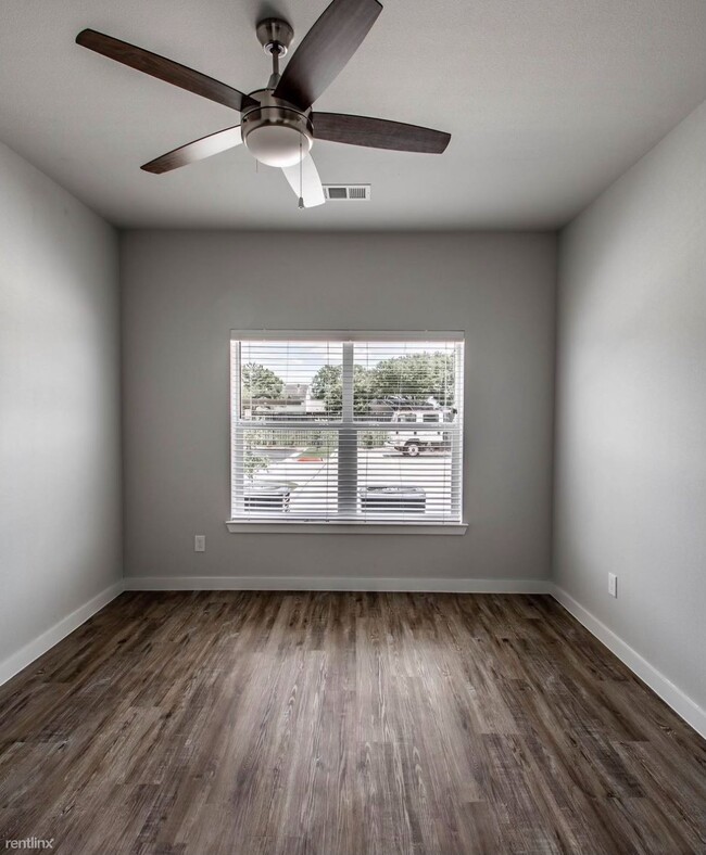 Building Photo - 1 br, 1 bath Condo - 1701 E Palm Valley Bl...