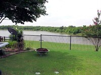 Building Photo - 10312 Lake Park Dr