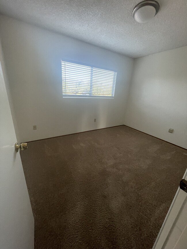 Upstairs 1st Bedroom - 386 Pippin Dr