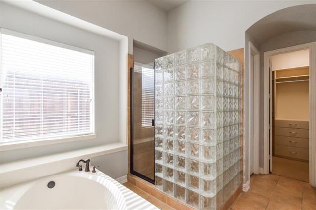 Building Photo - 9750 Candlewood Dr