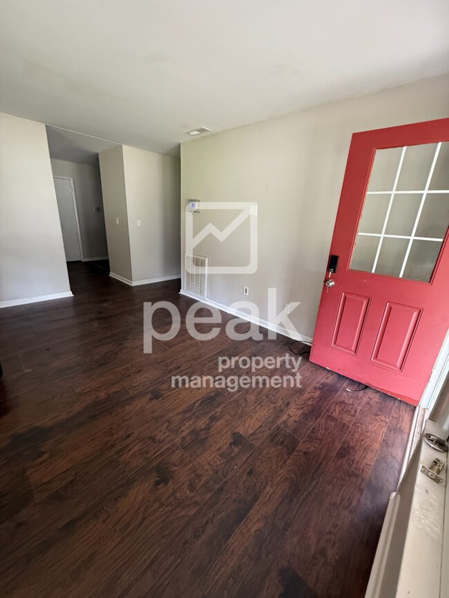 Building Photo - $1,199! 3Bed/ 1 Bath House! North of Birmingham! Save 50% off the first full month's rent. Apply ...