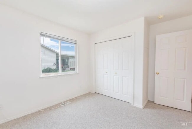 Building Photo - Stony Meadow Drive