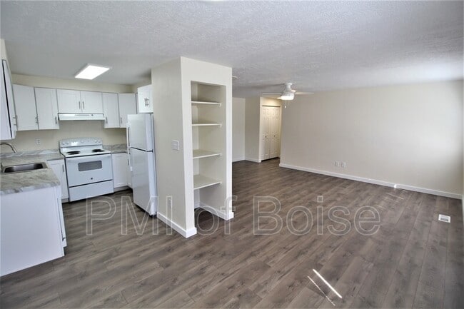 Primary Photo - 3240 W Malad St