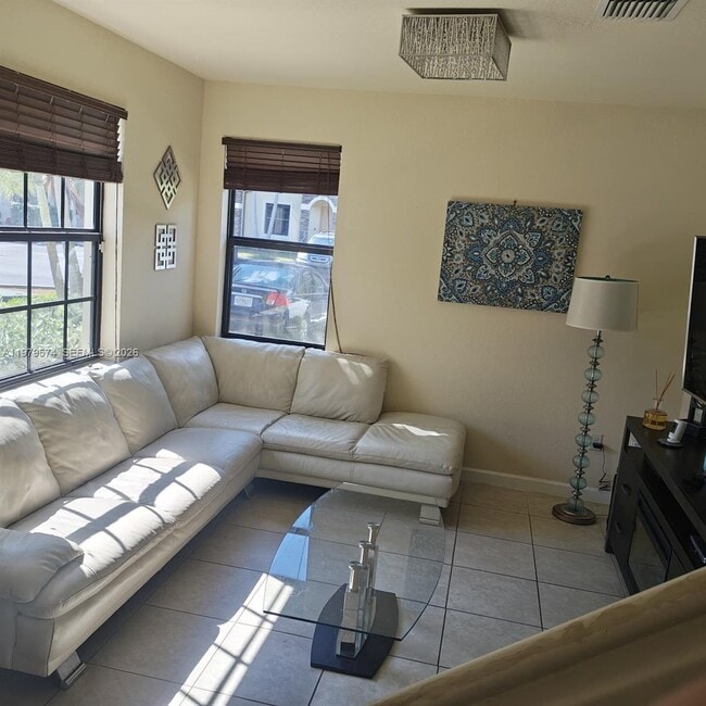 Building Photo - 3203 SE 6th St