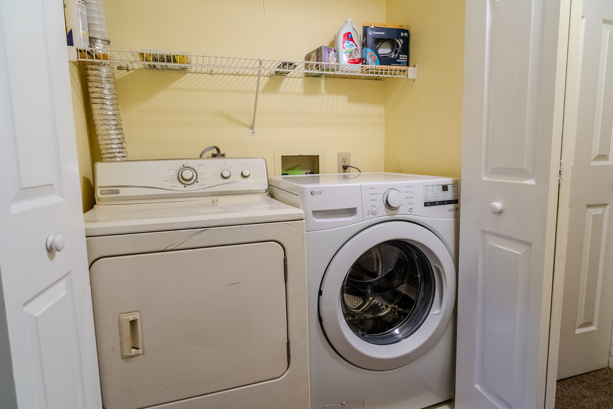 Laundry room - 3408 Springlake Dr