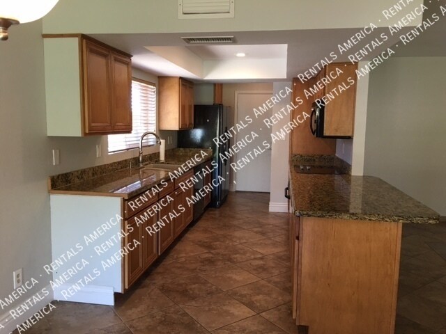 Building Photo - 5144 E Carolina Dr