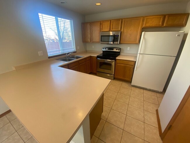 Building Photo - Lovely Cottonwood Home!