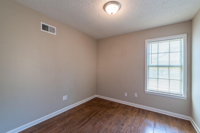 Building Photo - 4262 Sunnyslope Dr