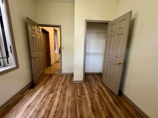 Building Photo - Spacious 4-Bedroom Townhome Near Temple! Available NOW!