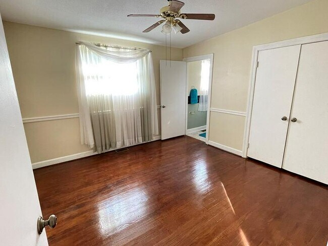 Building Photo - 314 W Station St