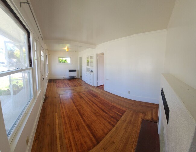 Building Photo - Cute standalone Bungalow in SLO! Off of Gr...
