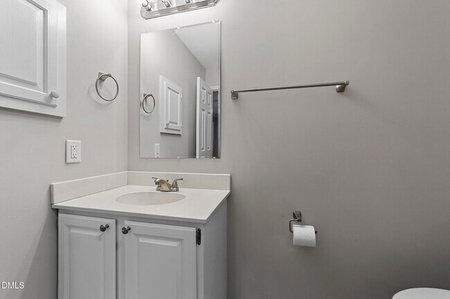 Building Photo - 5501 Sharpe Dr