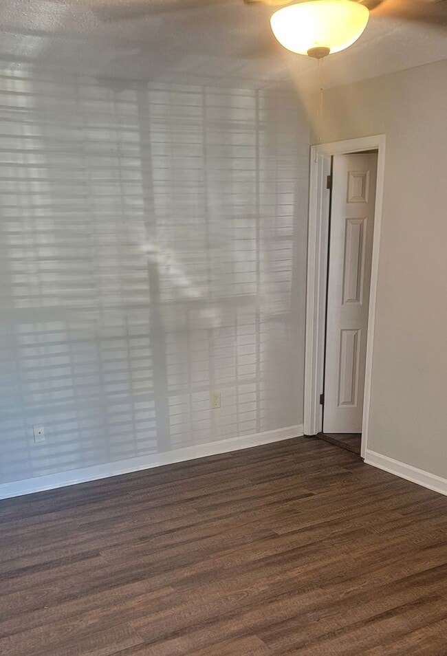 Building Photo - Adorable UPDATED 2-Bedroom, 2-Bathroom Tow...