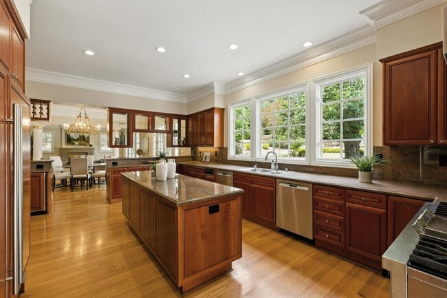 Building Photo - 90 Broadacres Rd