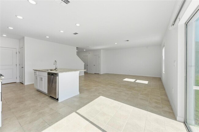 Building Photo - 5670 Nispero Wy