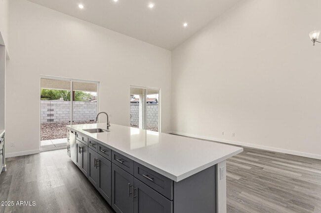 Building Photo - 949 E Desert Ln