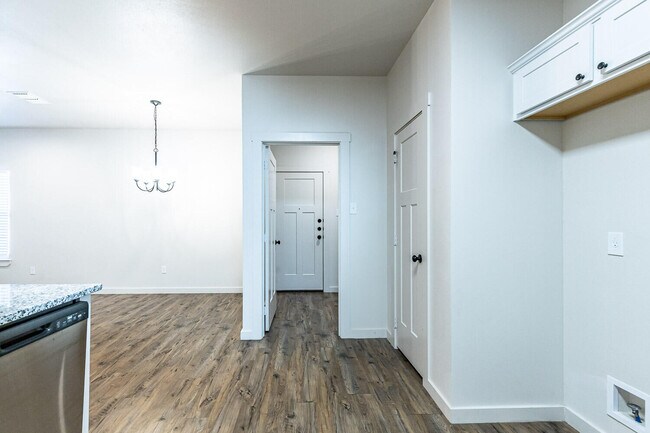 Building Photo - 5527 121st St