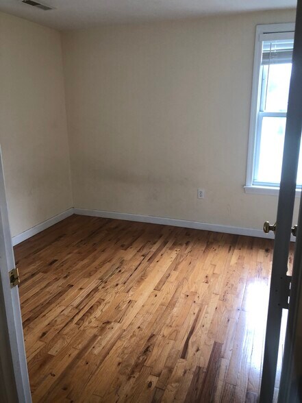 Bedroom 1 - 829 Princeton Blvd