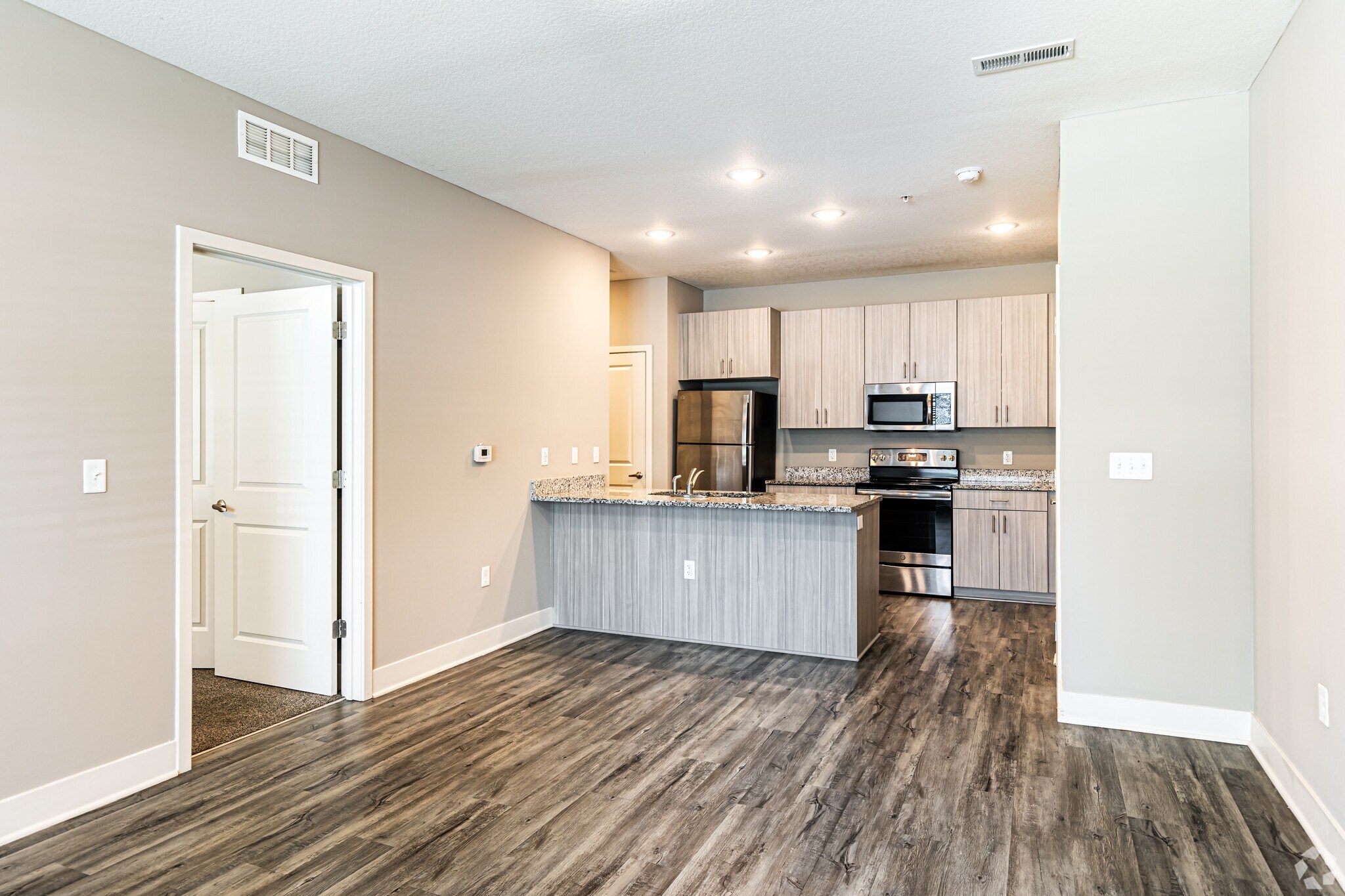 Building Photo - 5620 NE 80th Ter